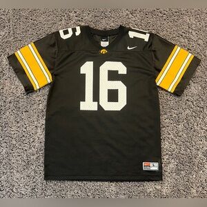 IOWA HAWKEYES Nike Team FOOTBALL Jersey #16 Chuck Long Retired Youth Large EUC!